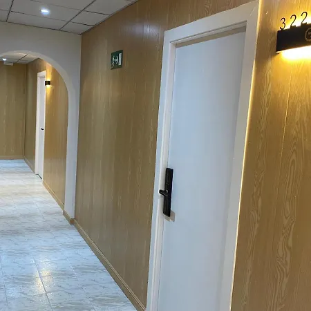 Hotel Vila Calella 3* קאללה
