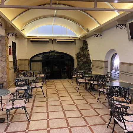Hotel Vila Calella 3* קאללה