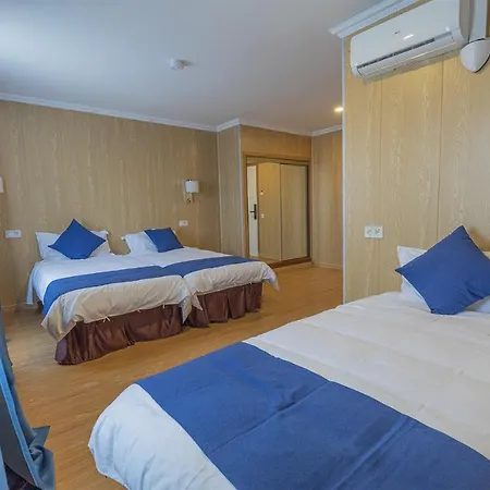מלון Hotel Vila Calella 3*