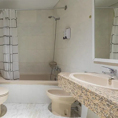 Hotel Vila Calella מלון 3*