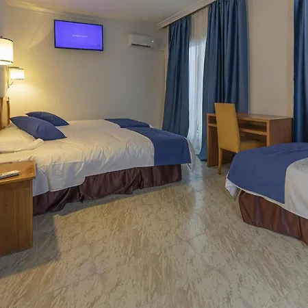 מלון Hotel Vila Calella 3*