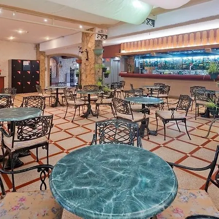 מלון Hotel Vila Calella 3*