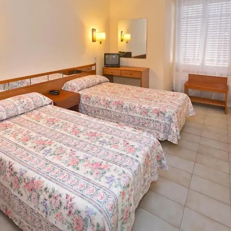 מלון Hotel Vila Calella קאללה