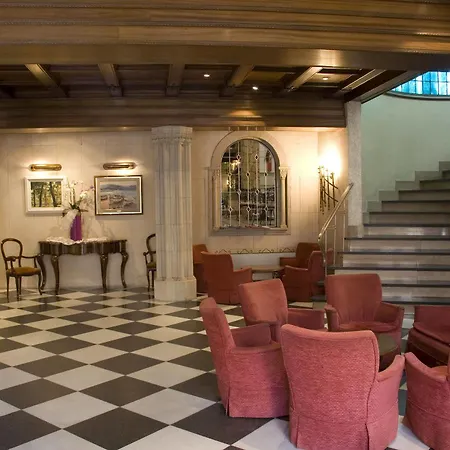 Hotel Vila Calella 3* קאללה